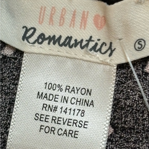 Black Fit & Flare Skirt with neutral design, size Small, NWT - Picture 4 of 6